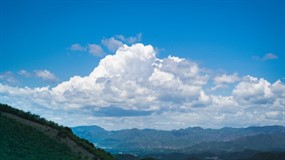 远山白云天空图片